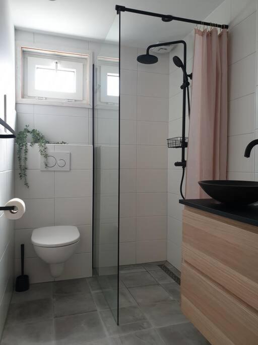 Luxe, sfeervol en ruimtelijk tiny house in het pittoreske Biggekerke Buitenkant foto